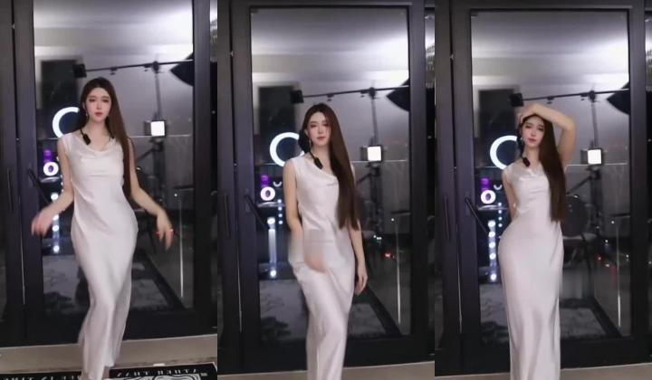 抖音极品少妇【海琴烟】九头身美女，裸舞诱惑，道具自慰高潮，喜欢大长腿闻大屁眼子的不可错过
