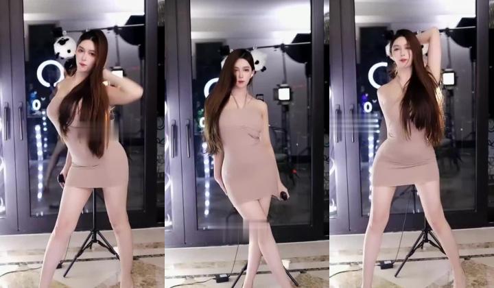 抖音极品少妇【海琴烟】九头身美女，裸舞诱惑，道具自慰高潮，喜欢大长腿闻大屁眼子的不可错过