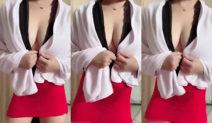 快手颜值嫩妹【陈子菲】奶子又大又漂亮，萝莉脸，大尺度掰逼自慰，骚逼一摸就出水