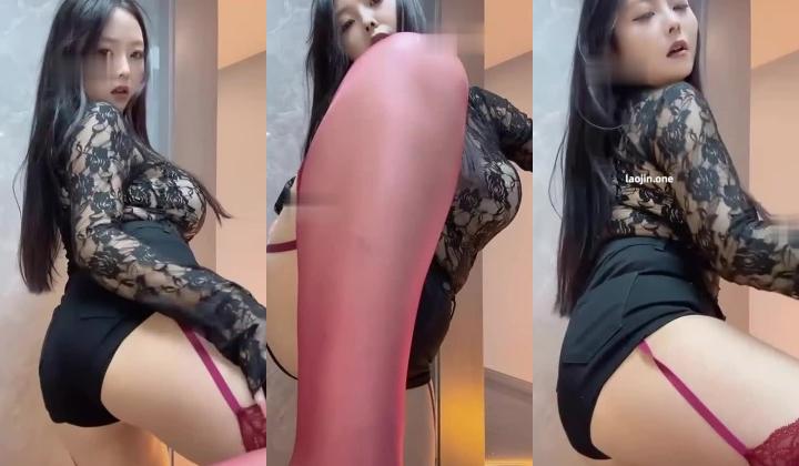 【快手福利】，陕西25岁小少妇，【善良饱饱】，奶子真大，小逼很粉，特写私处
