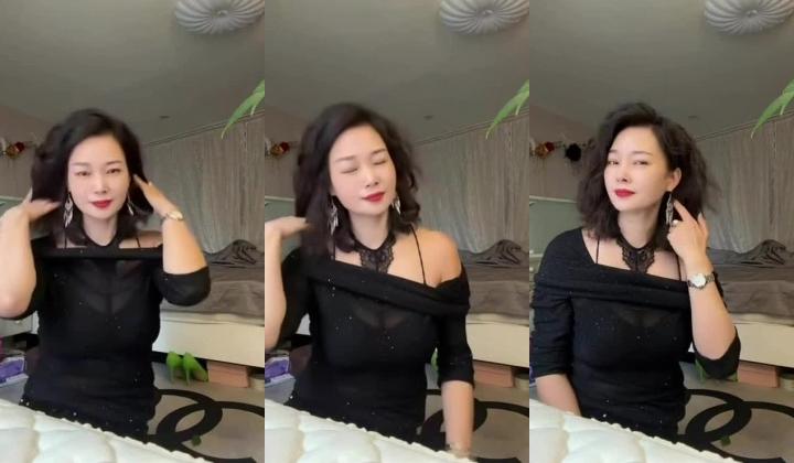 抖音极品熟女【蓝姐姐】隔壁精致的阿姨，道具自慰，大尺度掰逼展示，喜欢靓熟女的不可错过