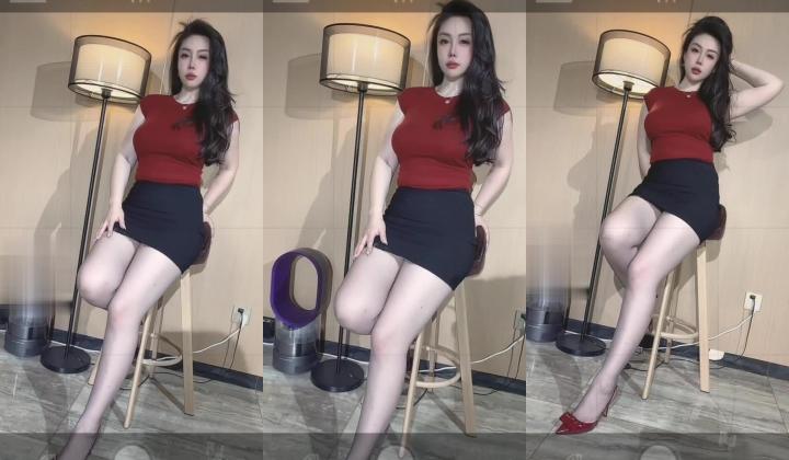 最新抖音泄密！大奶风骚熟女【小妈】骚舞自慰啪啪