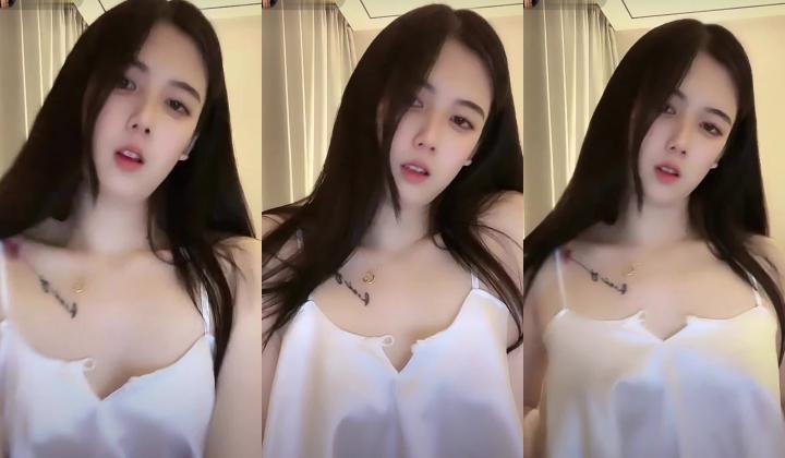 抖音颜值骚主播【一颗小荔枝】极品少妇，绿茶脸，好身材大长腿，裸舞诱惑，刚下海放不开