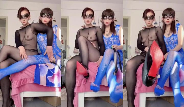 快手双熟女诱惑【女王祖宗】淫语诱惑，大尺度掰逼展示，拉拉互摸高潮，喜欢淫荡妈妈的不可错过