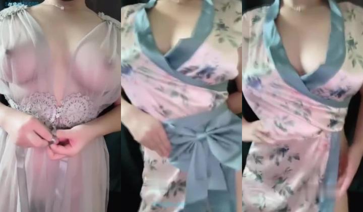 快手颜值嫩妹【陈子菲】奶子又大又漂亮，萝莉脸，大尺度掰逼自慰，骚逼一摸就出水