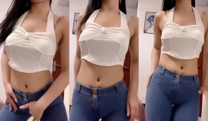 快手颜值靓女【可乐儿】完美身材无赘肉，大尺度掰逼展示，自摸高潮，裸舞诱惑