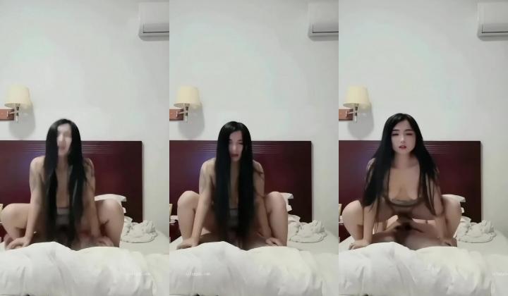 快手颜值嫩妹【安安女神】粉嫩无毛一线天，口活干炮一条龙，就是奶头有点黑
