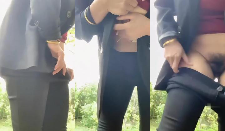 抖音骚少妇【空心菜】野外露出放尿自慰，大尺度掰逼展示，榨精小鲜肉，无套内射