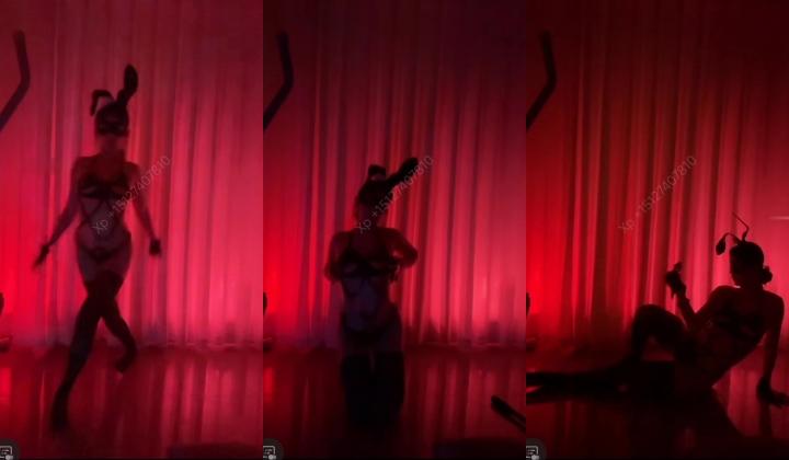 抖音颜值嫩妹【嗏烧包】极品骚逼，好身材大长腿，裸舞诱惑，一对一演出被大哥出卖