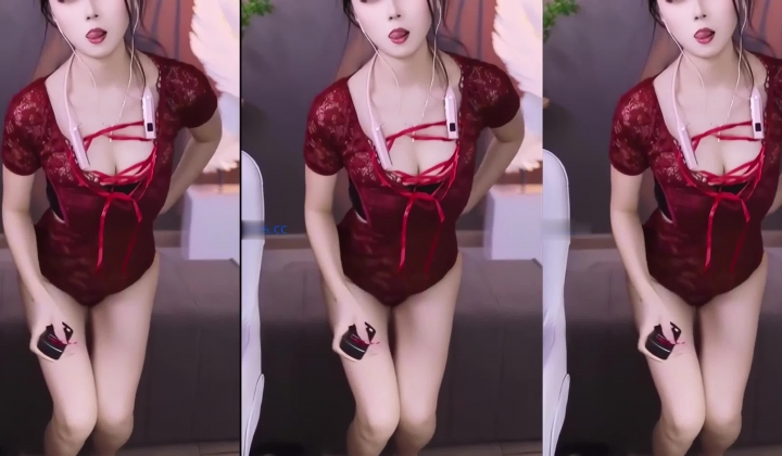 网易CC骚主播【雪碧】裸舞诱惑，大尺度掰逼展示，好身材大长腿，颜值顶