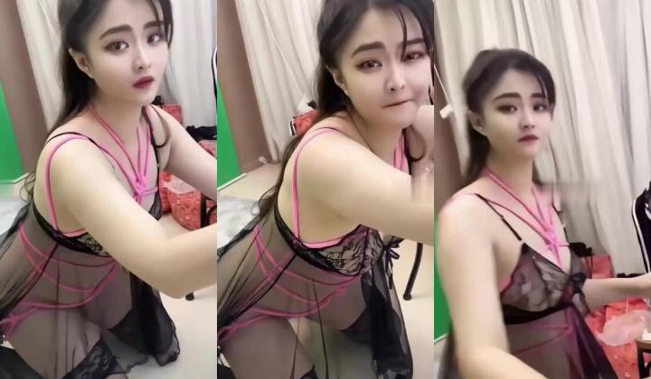 推荐 网易CC靓女主播【溪月】高清特写骚穴，彻底放飞自我，榜一定制自慰，口活掰穴样样能玩