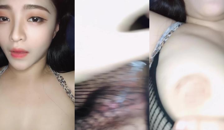 推荐 网易CC靓女主播【溪月】高清特写骚穴，彻底放飞自我，榜一定制自慰，口活掰穴样样能玩