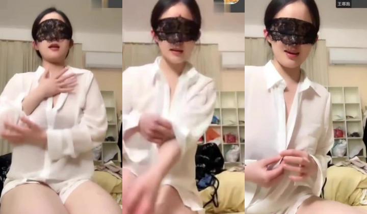 抖音骚少妇【吃一口美女】木瓜奶，一对一视频定制，淫语诱惑