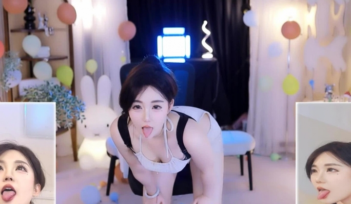 万元定制，虎牙线上女神【圣语abby】付费福利，裸舞脸穴同框M腿自慰，给榜一大哥口交