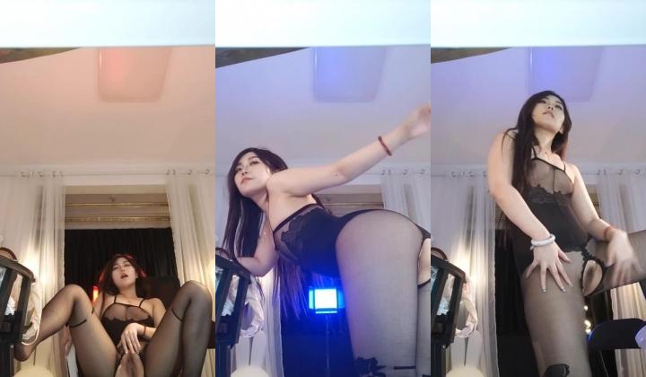 万元定制，虎牙线上女神【圣语abby】付费福利，裸舞脸穴同框M腿自慰，给榜一大哥口交