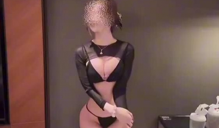 170CM福利姬反差婊李恩秀，真实勾引外卖小哥玩弄！虽然是科技脸，但这身材也太极品了，九头身修长