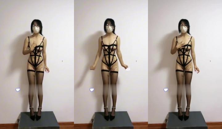 推特上一个研究生，活活女菩萨，【柒柒77kimoji】接受网友各种挑战，裸舞电击灌肠风油精生姜插