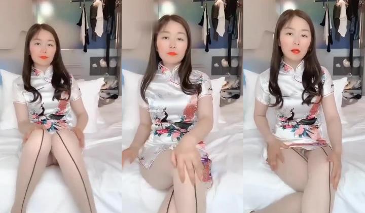 【熟女福利】快手丝袜熟女团队，【花嫂】福利视频30V 超级骚，特别骚气的少妇