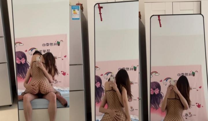 推特喜欢健身22岁气质御姐【大美美】外围土豪，剃光阴毛电影院啪啪野战道具肉棒配合各种性爱