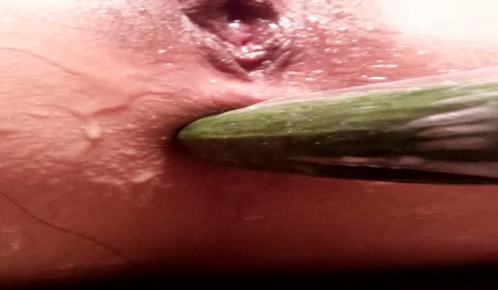 颜值福利姬嫩妹【软萌萝莉小仙】，幼态白虎，粉奶粉穴