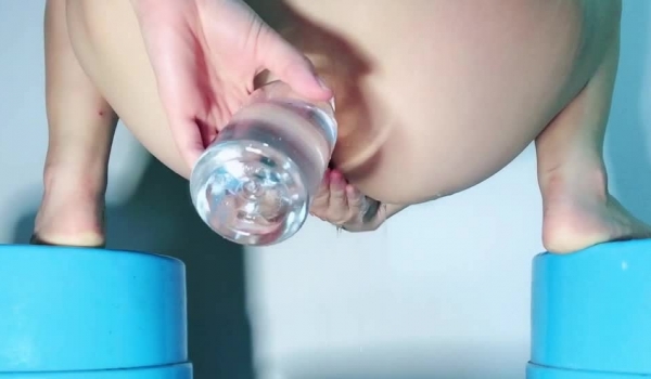 推特大眼睛清纯系原味圈女神福利姬【软噗噗】收费私拍~圣水黄金紫薇高潮喷水各种淫荡极度反差