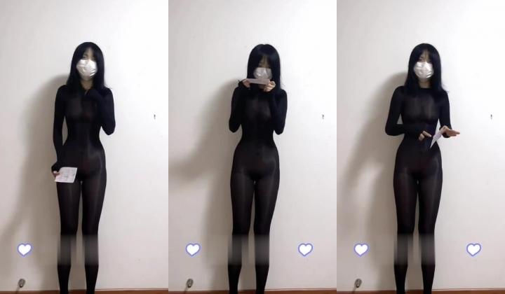推特上一个研究生，活活女菩萨，【柒柒77kimoji】接受网友各种挑战，裸舞电击灌肠风油精生姜插