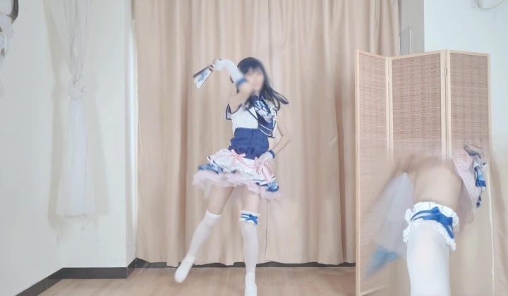 ️极品反差美少女【埋导演】最新作品，COSER水团上裸舞自慰足交3P口交