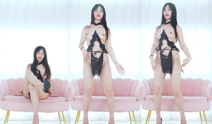 【king8舞团】极品长腿美女『玖恩』双角度 小穴微张笑容超甜性感丝袜热舞