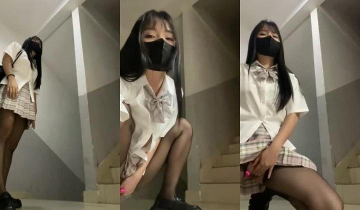 反差黑丝骚学姐【Asia-Lynn】户外公共场所~厕所饭店各种发骚~喷水抽搐