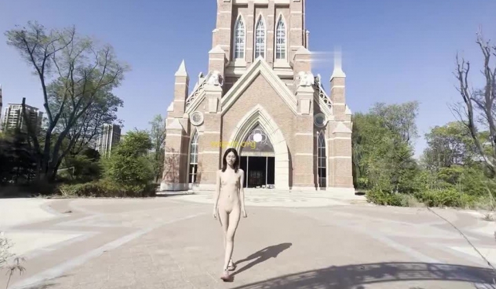 西蒙工作室-濑濑-苗条文静眼镜美少女各种户外场景大胆露出，天桥，江边，公园里，在人来人往的地方全