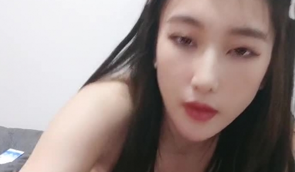 你理想中的大学学姐--妮儿学姐 ️ ️大尺度下海，吃鸡69互舔，操到想尿尿，淫荡呻吟叫不停，刺激你的肾上荷尔蒙！