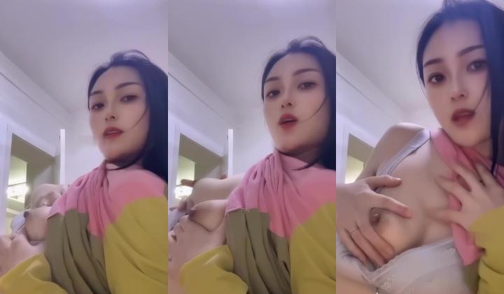 最新快手泄密！露脸风骚多毛骚少妇【糯米】高价定制，脸穴同框自X特写