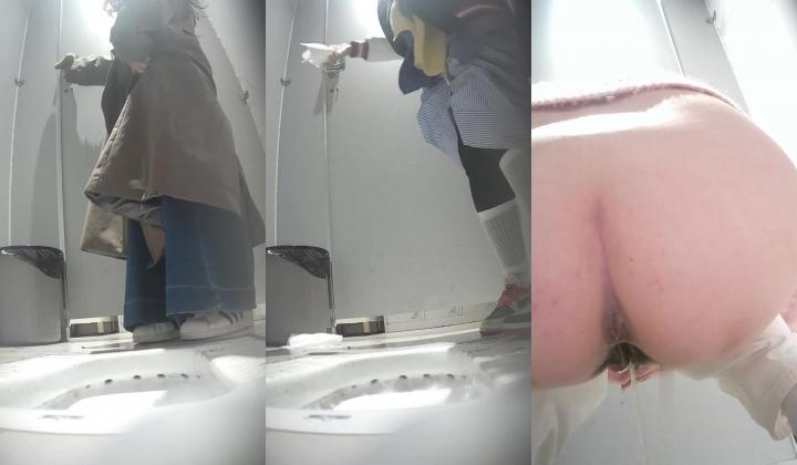 ️高校女厕高清后拍几个高颜值美女耐克鞋靓妹的嫩逼