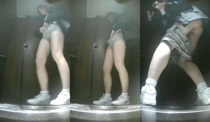 夜总会酒吧绿光系列后拍小姐尿尿其中几个逼逼粉嫩的长腿妹子