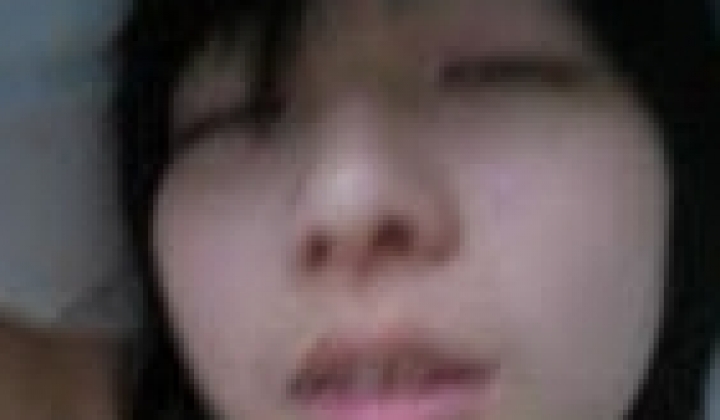 露脸才是王道！穿上衣服人模狗样脱光床上淫荡至极的反差大奶学生妹与同居男友日常啪啪自拍又抠又干激情