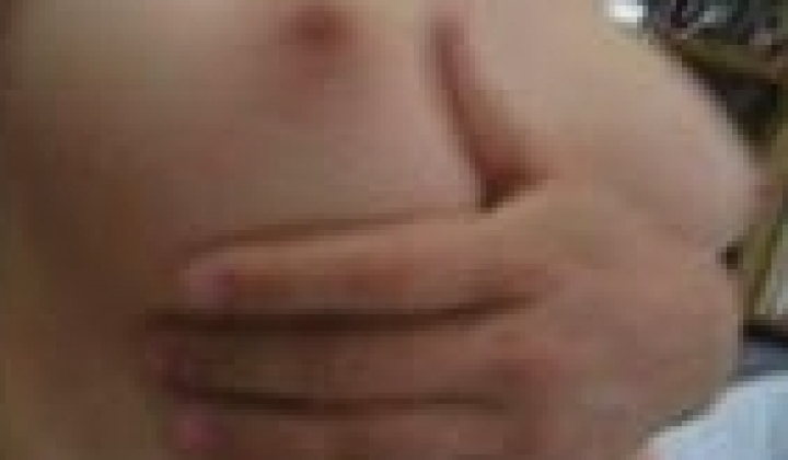 露脸才是王道！穿上衣服人模狗样脱光床上淫荡至极的反差大奶学生妹与同居男友日常啪啪自拍又抠又干激情