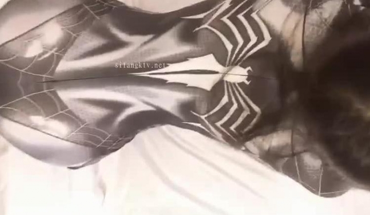 推特约炮博主【YuWangManShen 】高价SVIP群收费900，私拍模特学生妹