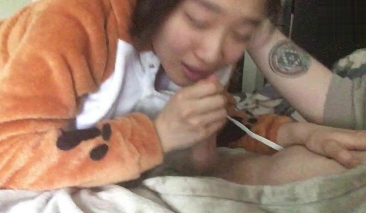 E奶骚货 何惠 留学美国时不雅档，露乳情趣揉玩美鲍无套肏