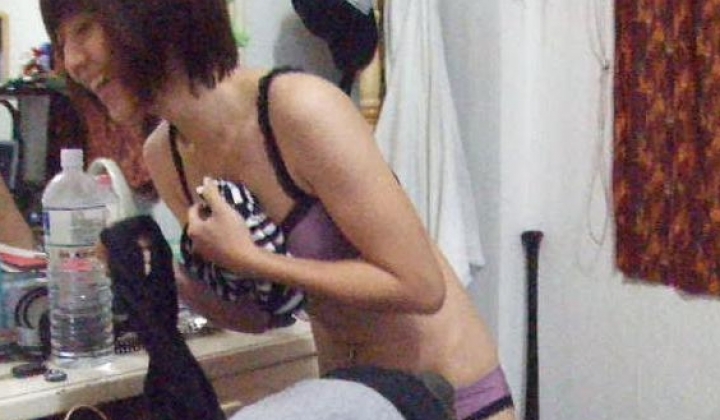 《台湾情侣泄密》刚刚毕业的学生妹和男友之间的同居生活被渣男曝光