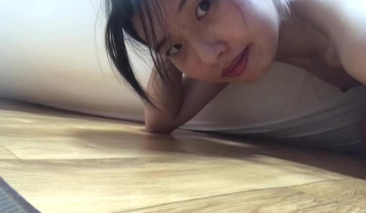 露脸清纯学生妹【允儿】自拍大量淫荡视频卖钱花~裸舞、楼梯间停车场学具紫薇、啪啪各种骚操作极度反差