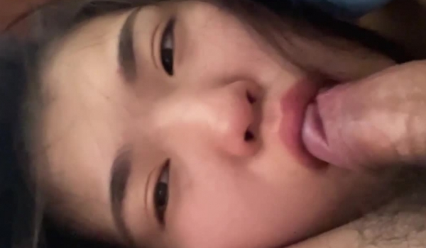 兰州的小骚骚母狗【马玉X】原档泄密流出，和男友日常的吃鸡啪啪自拍，技术不错，男友爽上天啦