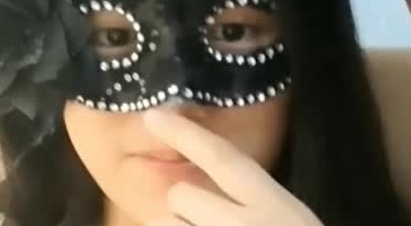 陕西小情侣手机直播不少狼友打字求约炮肛交换妻，礼物刷爆了