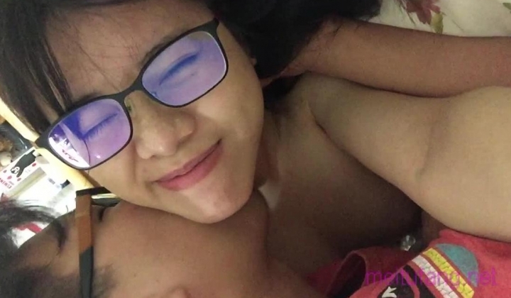 《台湾情侣泄密》 ️分手后被渣男曝光隐私的明星脸美女
