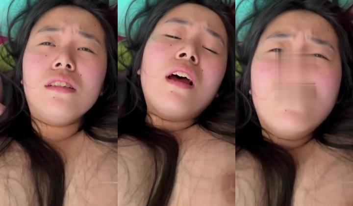 云盘高质露脸A级泄密，十个眼镜九个骚，颜值普通的女孩被老司机调教成了母狗，往逼里灌水各种玩肏