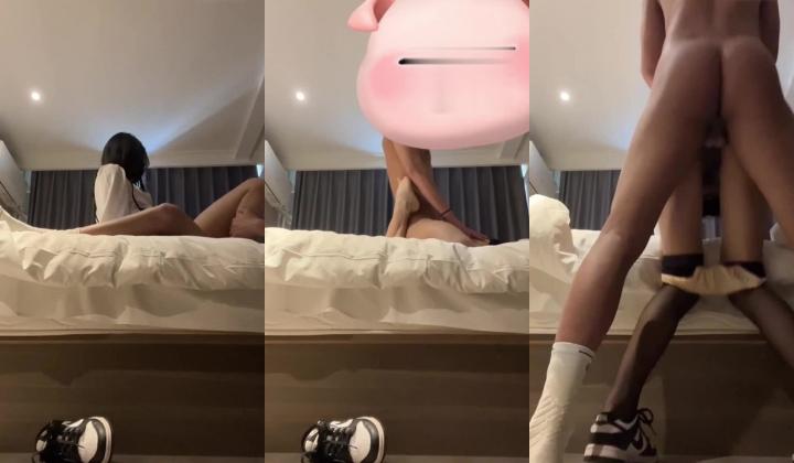 吃瓜！热门门事件 ️“长清大学”黑丝AJ女事件！你舍不得骑的自行车 被人站起来蹬！极品反差母狗四部连！