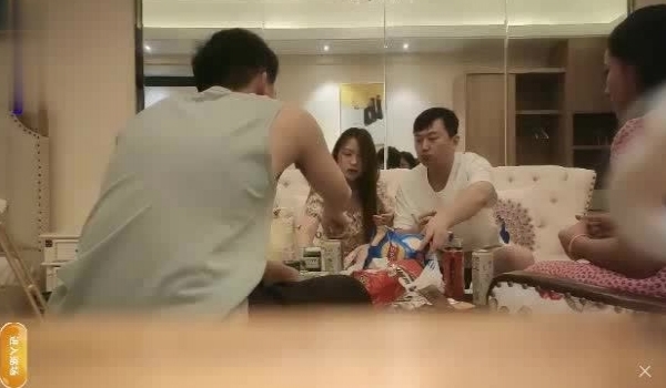 蛊惑闺蜜玩4p在出发【换妻探花】男主带表弟女的带闺蜜开干