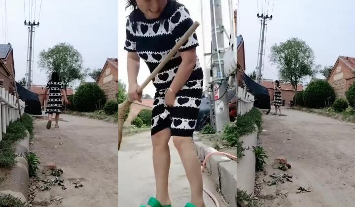 熟透了的老葱【喜欢黑人】农村骚妇巨奶肥臀~大院道具裸奔~树林啪啪