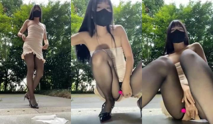 【xiao-Lin】白丝逼夹跳蛋户外露出自慰兔女郎造型真不错被称为厕所女神喜欢男厕露