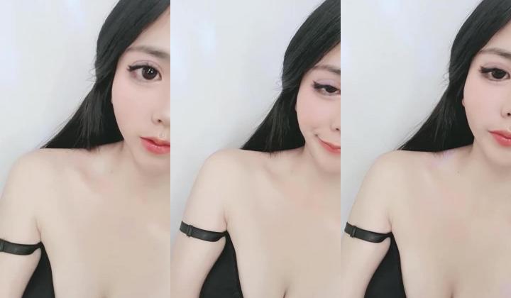 颜值嫩妹【果冻】,极品反差学生妹，无毛一线天，道具自慰高潮，奶圆逼粉