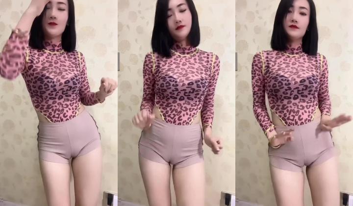 快手颜值少妇【媛猫儿】极品御姐榨精小鲜肉，好身材大长腿，足交圣体，逼肥奶圆